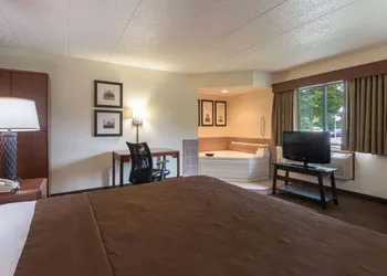 AmericInn by Wyndham Ashland hotel thumbnail 6