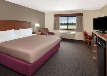 AmericInn by Wyndham Grundy Center hotel thumbnail 3