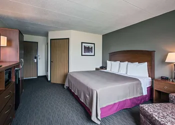 AmericInn by Wyndham Grundy Center hotel thumbnail 7
