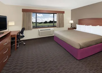 AmericInn by Wyndham Grundy Center hotel thumbnail 8