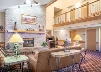 Baymont by Wyndham Lakeville hotel thumbnail 2