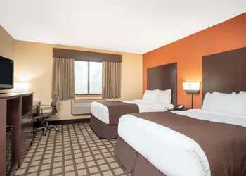 Baymont by Wyndham Lakeville hotel thumbnail 3