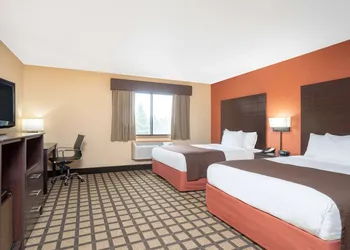 Baymont by Wyndham Lakeville hotel thumbnail 4