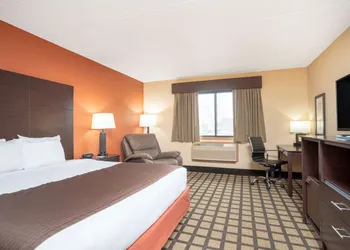Baymont by Wyndham Lakeville hotel thumbnail 6