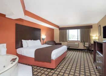 Baymont by Wyndham Lakeville hotel thumbnail 7