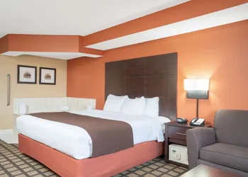 Baymont by Wyndham Lakeville hotel thumbnail 8