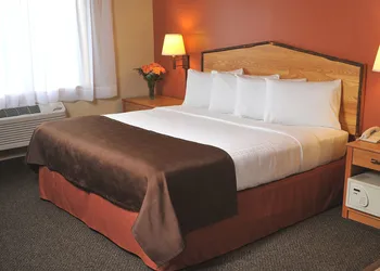 AmericInn by Wyndham Oswego hotel thumbnail 4