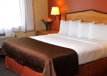 AmericInn by Wyndham Oswego hotel thumbnail 6