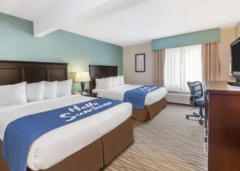 Days Inn by Wyndham Petoskey hotel thumbnail 4