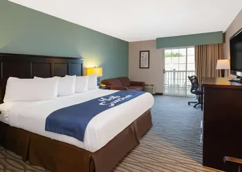 Days Inn by Wyndham Petoskey hotel thumbnail 5