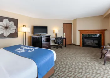 Days Inn by Wyndham Petoskey hotel thumbnail 7