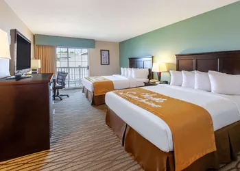 Days Inn by Wyndham Petoskey hotel thumbnail 8