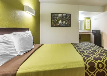 Rodeway Inn Downtown Hanford hotel thumbnail 6
