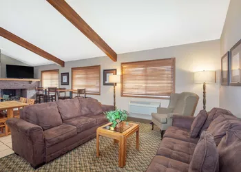 AmericInn by Wyndham Willmar hotel thumbnail 2