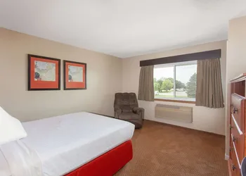 AmericInn by Wyndham Willmar hotel thumbnail 7