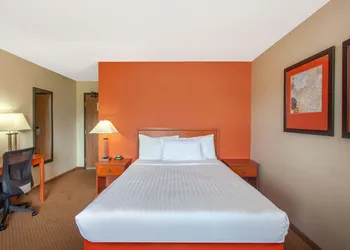AmericInn by Wyndham Willmar hotel thumbnail 8