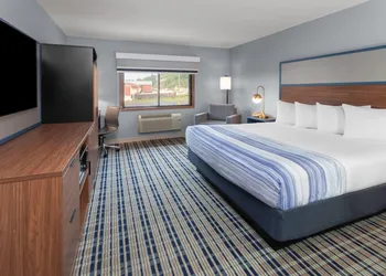 AmericInn by Wyndham West Salem hotel thumbnail 3