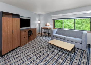 AmericInn by Wyndham West Salem hotel thumbnail 6