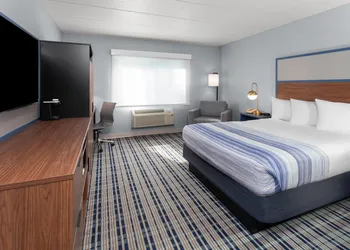 AmericInn by Wyndham West Salem hotel thumbnail 8