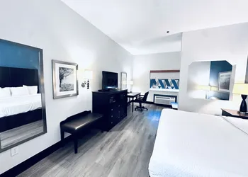 Baymont by Wyndham Ardmore I-35 hotel thumbnail 5