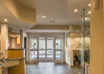 Comfort Suites Monroeville - Pittsburgh East hotel thumbnail 4