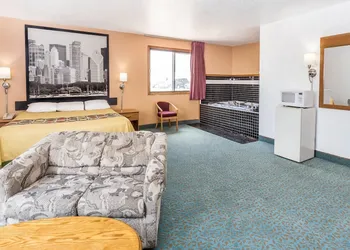 Super 8 by Wyndham Bourbonnais/Kankakee Area hotel thumbnail 3