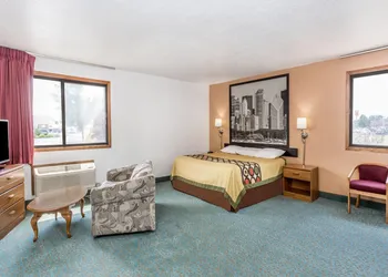 Super 8 by Wyndham Bourbonnais/Kankakee Area hotel thumbnail 6