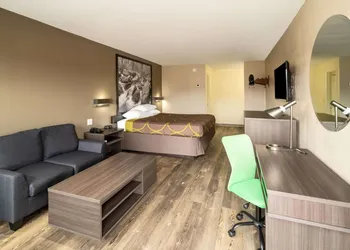 Super 8 by Wyndham Cleveland hotel thumbnail 8