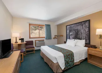 Super 8 by Wyndham Hill City/Mt Rushmore/ Area hotel thumbnail 8