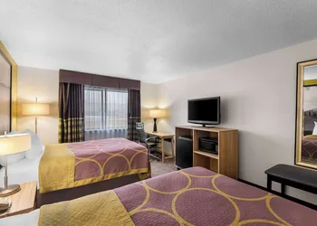 Super 8 by Wyndham Oelwein hotel thumbnail 6