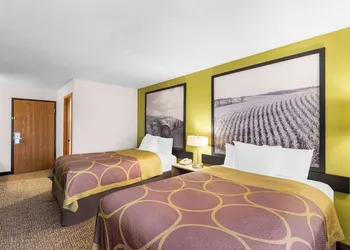 Super 8 by Wyndham Oelwein hotel thumbnail 7