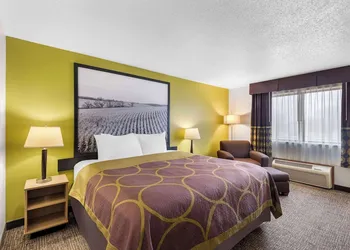 Super 8 by Wyndham Oelwein hotel thumbnail 8