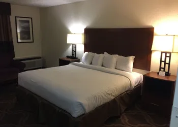 Ashmore Inn and Suites hotel thumbnail 5