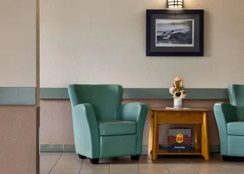 Super 8 by Wyndham Swan River MB hotel thumbnail 3