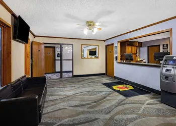 Super 8 by Wyndham Valentine NE hotel thumbnail 2