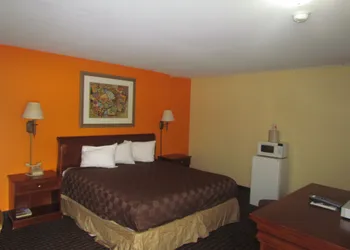 Red Carpet Inn hotel thumbnail 2