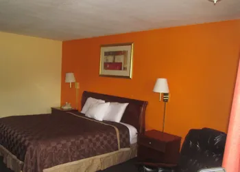 Red Carpet Inn hotel thumbnail 3