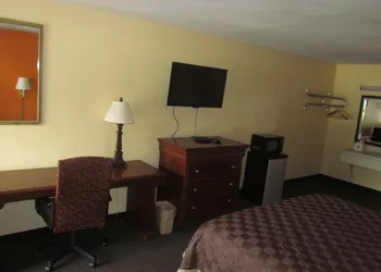 Red Carpet Inn hotel thumbnail 6