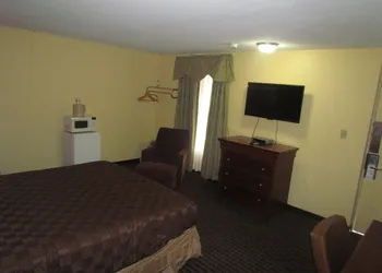 Red Carpet Inn hotel thumbnail 7