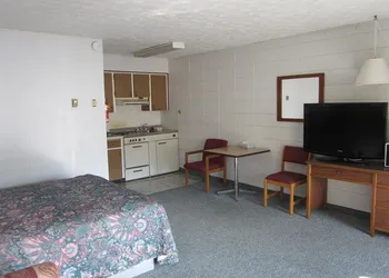 Camelot Court Motel hotel thumbnail 4