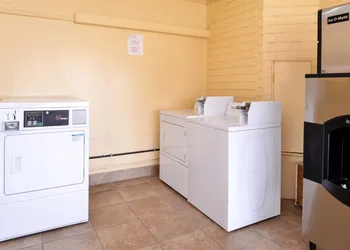 Americas Best Value Inn Ozona hotel thumbnail 8