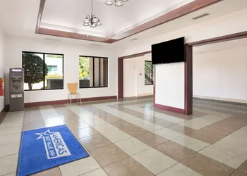 Americas Best Value Inn Stockbridge hotel thumbnail 3
