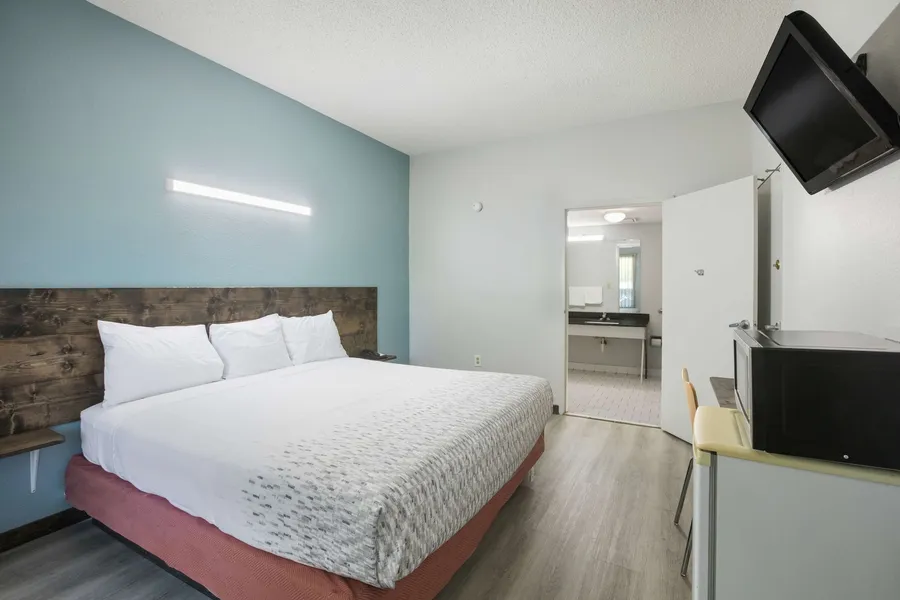 Americas Best Value Inn Stockbridge hotel detail image 6