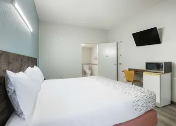 Americas Best Value Inn Stockbridge hotel thumbnail 7