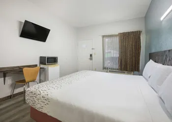 Americas Best Value Inn Stockbridge hotel thumbnail 8