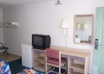 Americas Best Value Inn Battle Creek hotel thumbnail 8