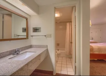 Americas Best Value Inn Uvalde hotel thumbnail 5