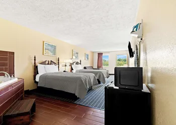 Americas Best Value Inn & Suites Mt. Pleasant hotel thumbnail 6
