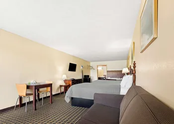 Americas Best Value Inn & Suites Mt. Pleasant hotel thumbnail 8