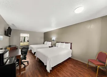 Americas Best Value Inn Bonham hotel thumbnail 6
